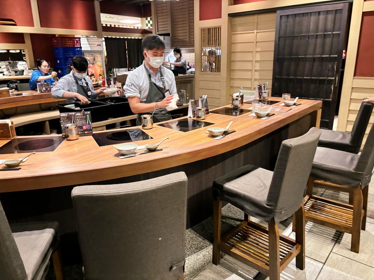 台南新天地「黑毛屋」湯頭濃郁、還有限定的柚子鍋喔!! 台南新天地「黑毛屋」湯頭濃郁、還有限定的柚子鍋喔!!
