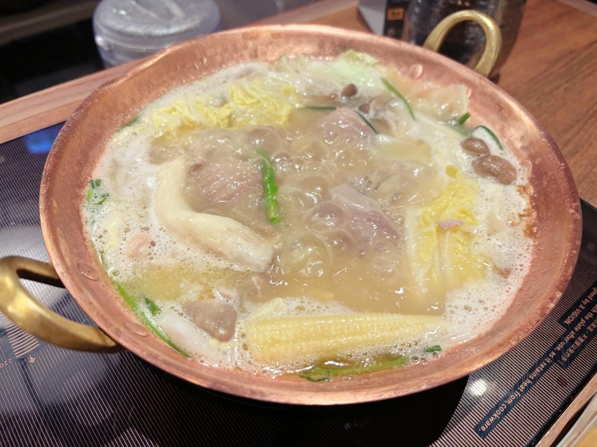 台南新天地「黑毛屋」湯頭濃郁、還有限定的柚子鍋喔!! 台南新天地「黑毛屋」湯頭濃郁、還有限定的柚子鍋喔!!