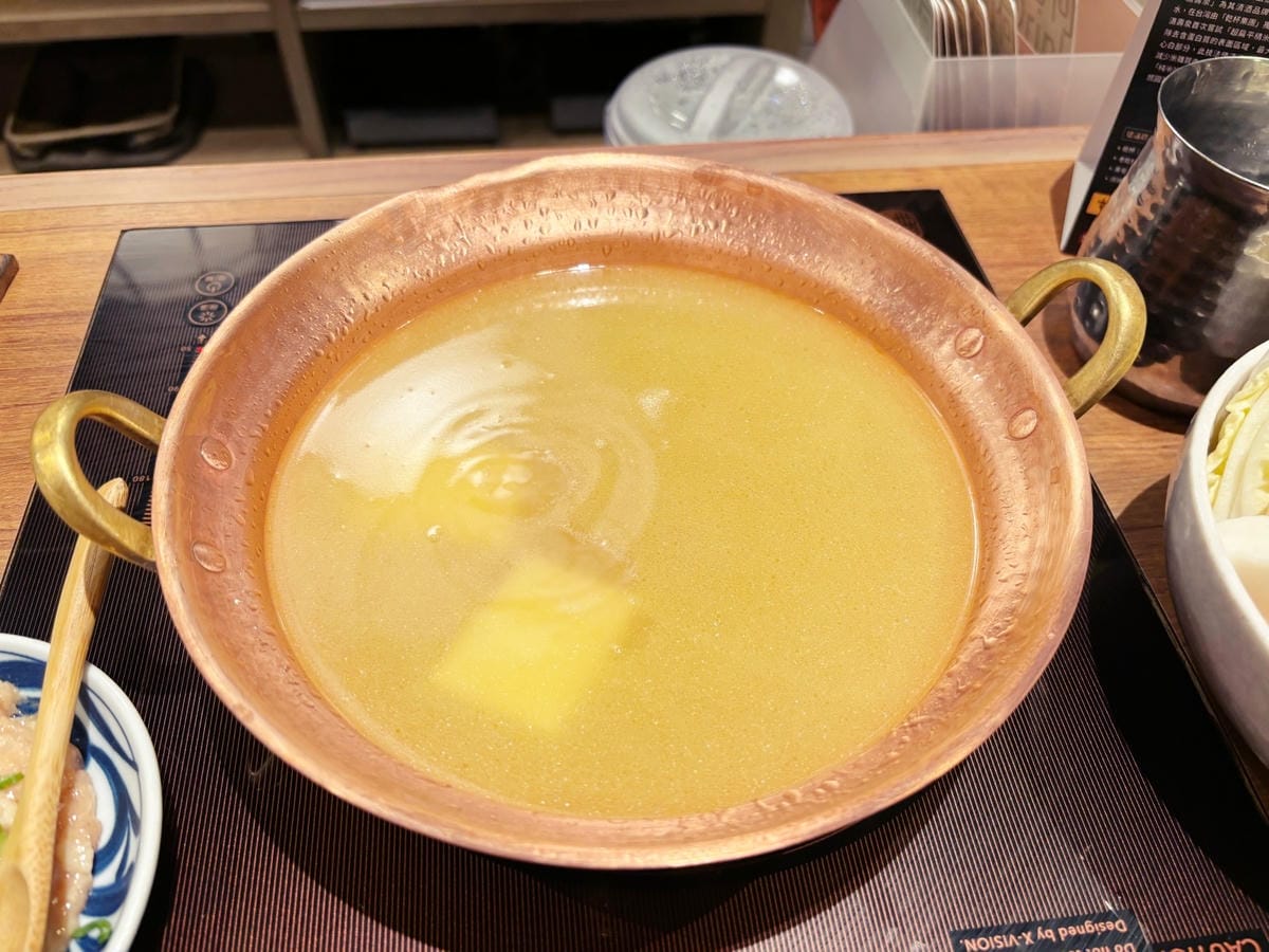 台南新天地「黑毛屋」湯頭濃郁、還有限定的柚子鍋喔!! 台南新天地「黑毛屋」湯頭濃郁、還有限定的柚子鍋喔!!