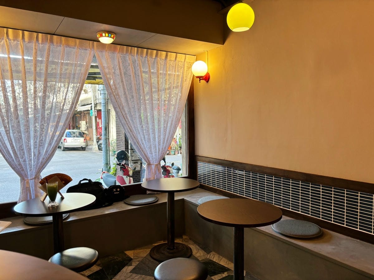 高雄新崛江「卷季」日式喫茶店裡吃台式可麗餅。 高雄新崛江「卷季」日式喫茶店裡吃台式可麗餅。