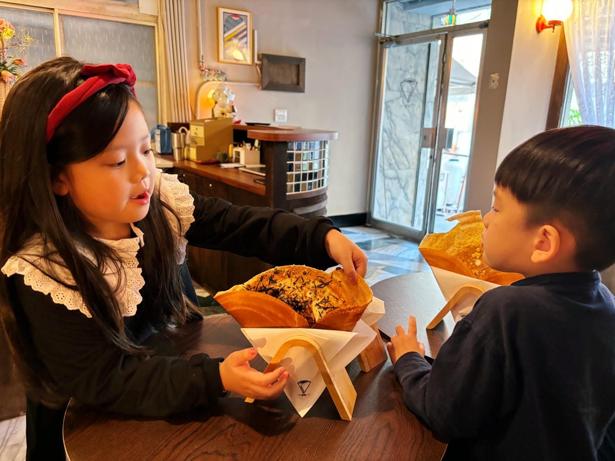 高雄新崛江「卷季」日式喫茶店裡吃台式可麗餅。 高雄新崛江「卷季」日式喫茶店裡吃台式可麗餅。