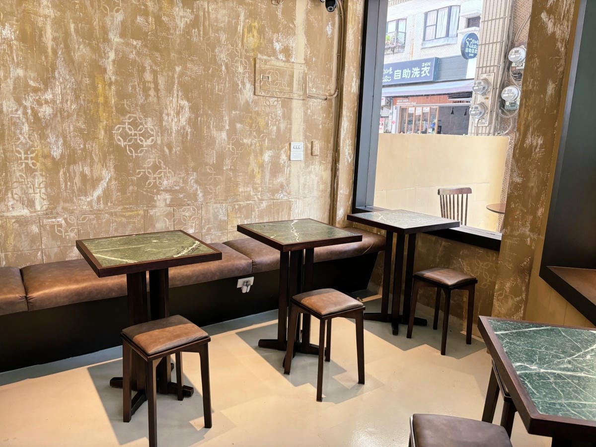 高雄新崛江「双黃」南洋復古小餐館。 高雄新崛江「双黃」南洋復古小餐館。