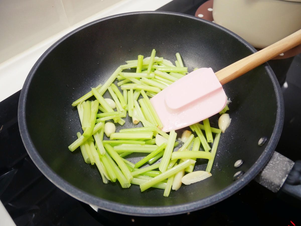 [My Little Kitchen] 好鮮美「芹菜炒蝦仁」