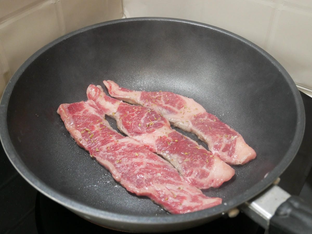 [My Little Kitchen] 零技巧「蒜香牛排飯」