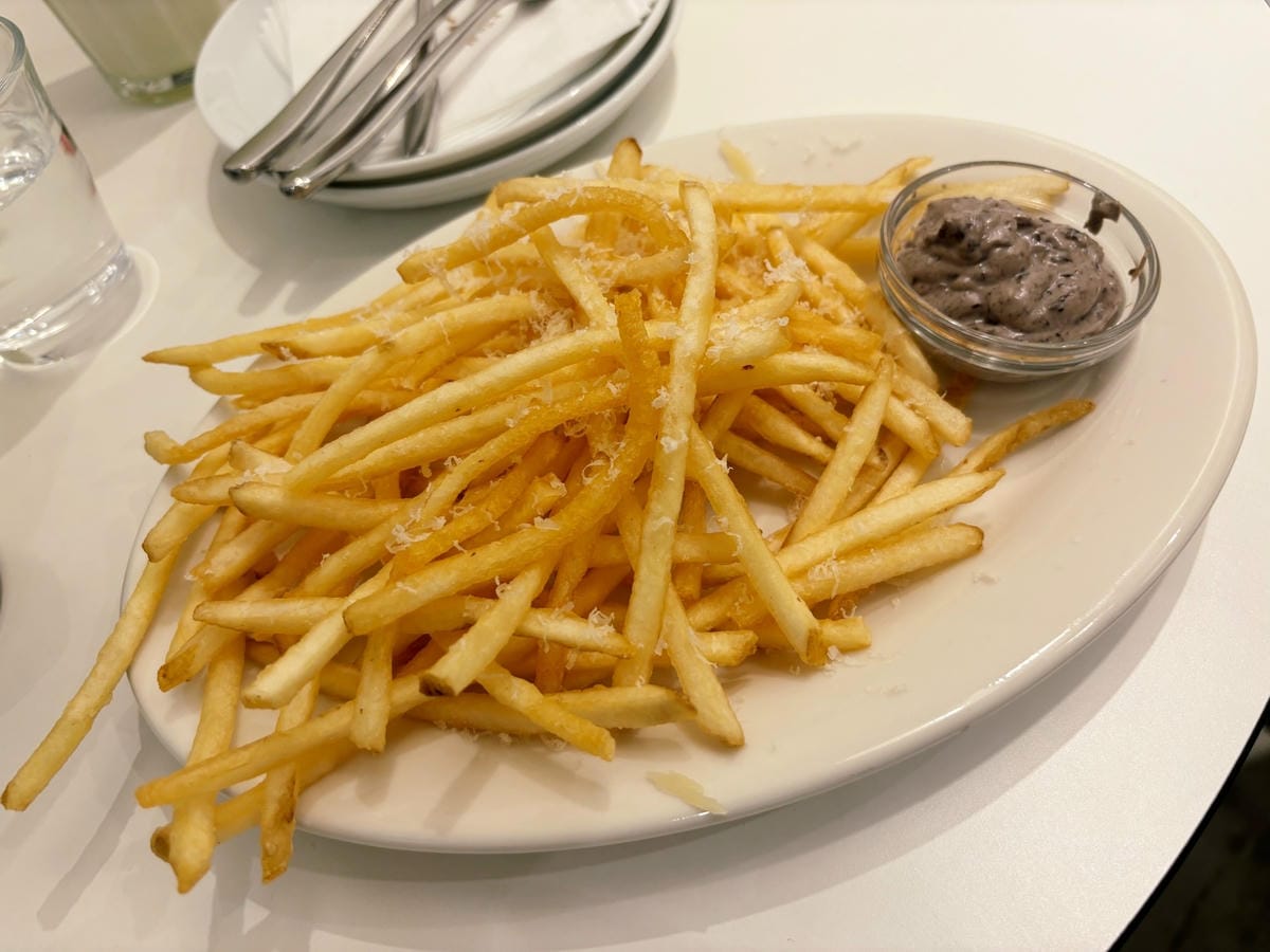 台北「Waku Cafe」好美的奶油風咖啡店。 台北「Waku Cafe」好美的奶油風咖啡店。