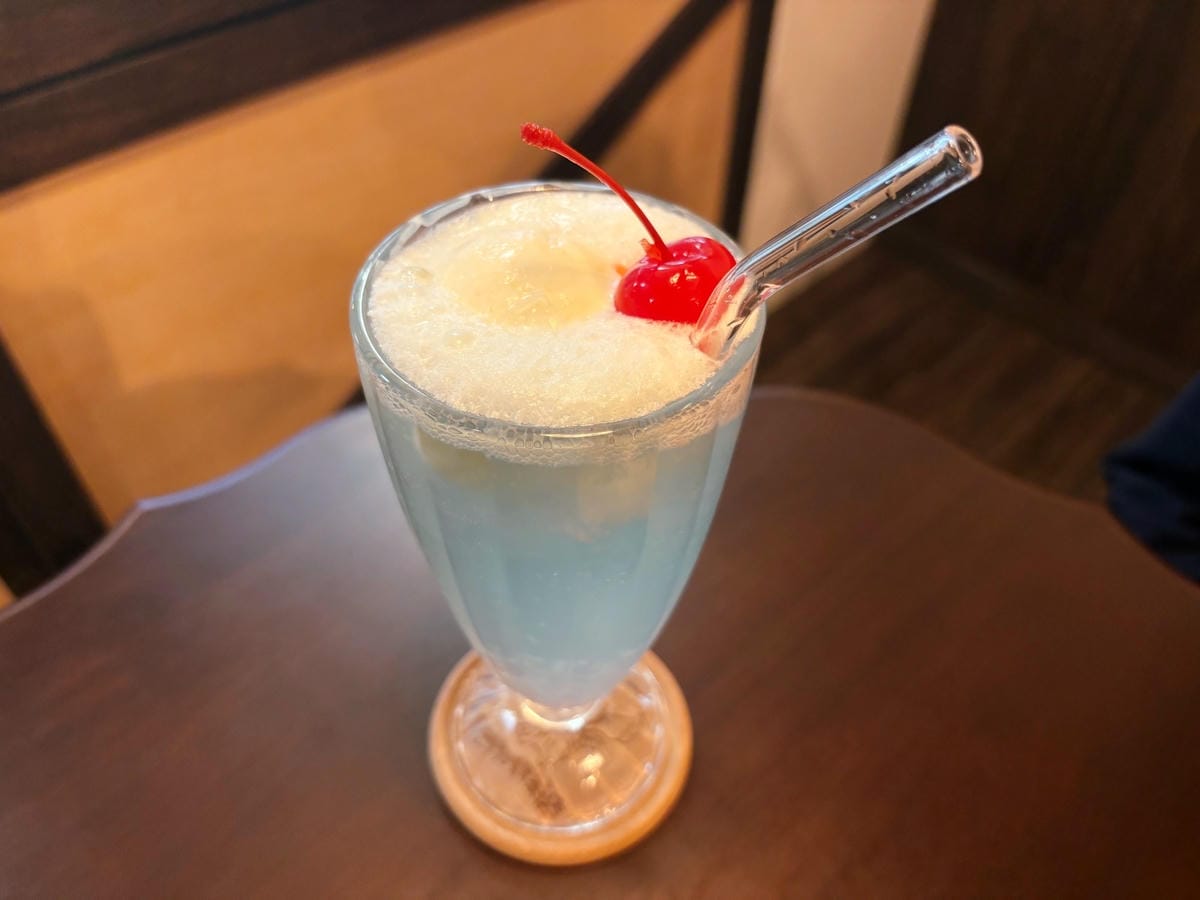高雄美術館「Rudey喫茶店」車站裡的日式復古咖啡店。 高雄美術館「Rudey喫茶店」車站裡的日式復古咖啡店。