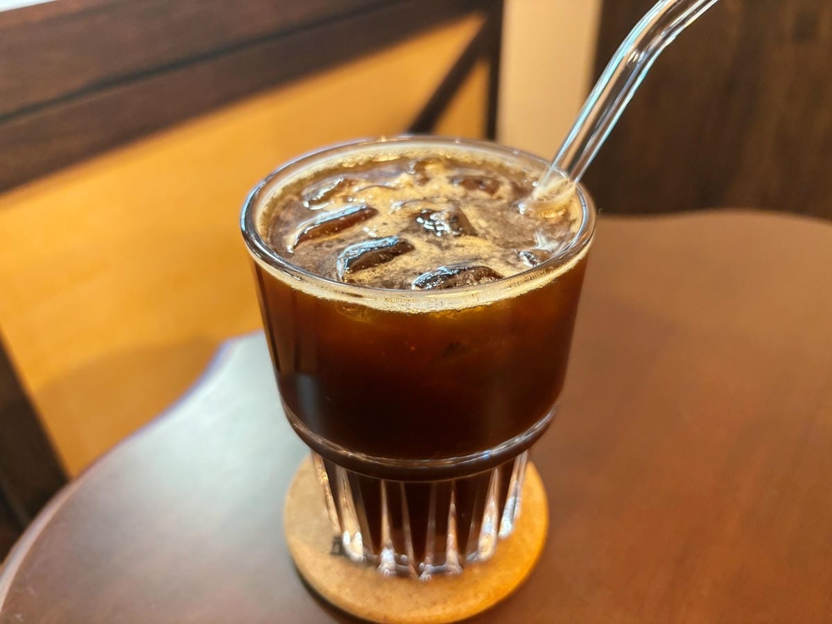 高雄美術館「Rudey喫茶店」車站裡的日式復古咖啡店。 高雄美術館「Rudey喫茶店」車站裡的日式復古咖啡店。