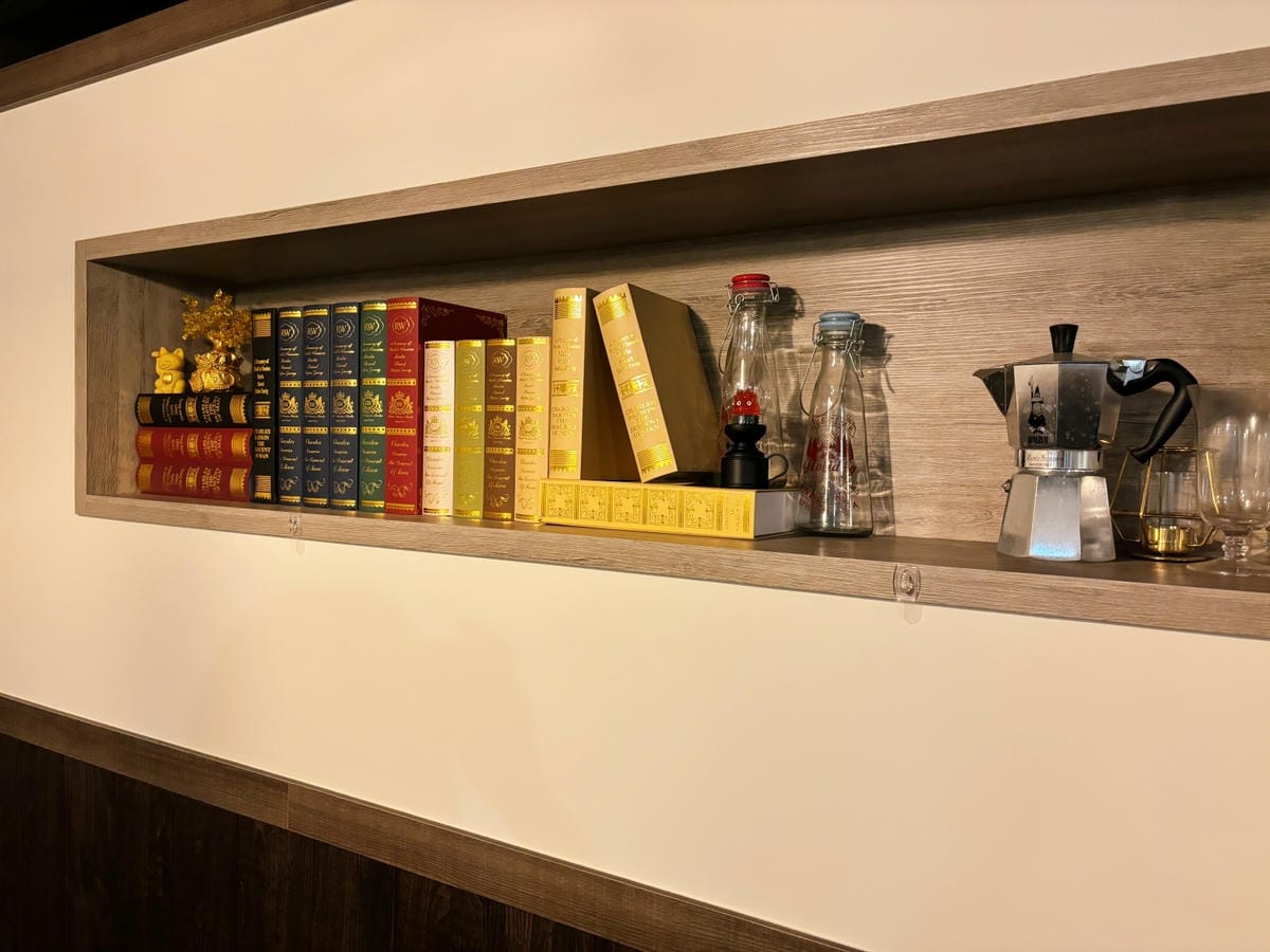 高雄美術館「Rudey喫茶店」車站裡的日式復古咖啡店。 高雄美術館「Rudey喫茶店」車站裡的日式復古咖啡店。