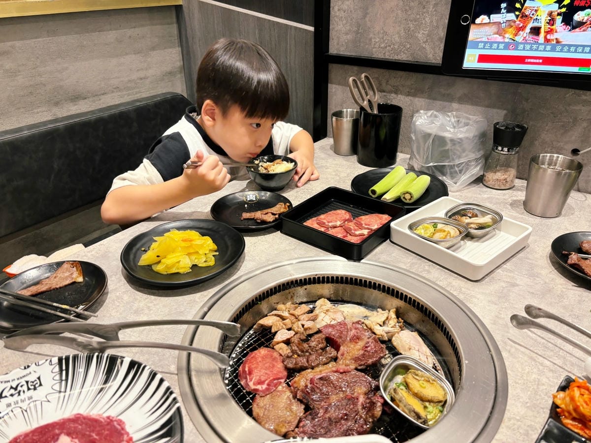 高雄巨蛋「肉次方燒肉放題」大口吃肉時間到!! 高雄巨蛋「肉次方燒肉放題」大口吃肉時間到!!
