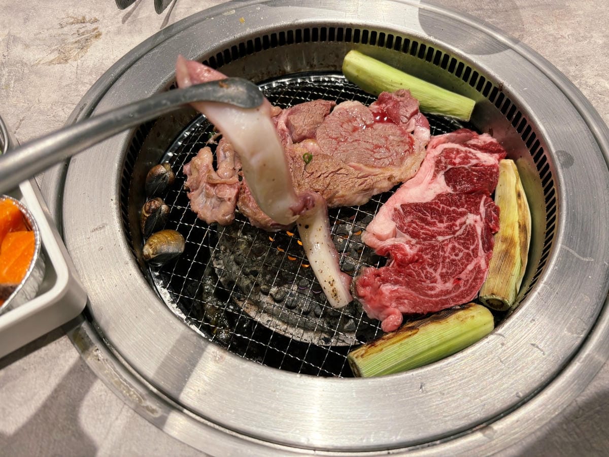高雄巨蛋「肉次方燒肉放題」大口吃肉時間到!! 高雄巨蛋「肉次方燒肉放題」大口吃肉時間到!!