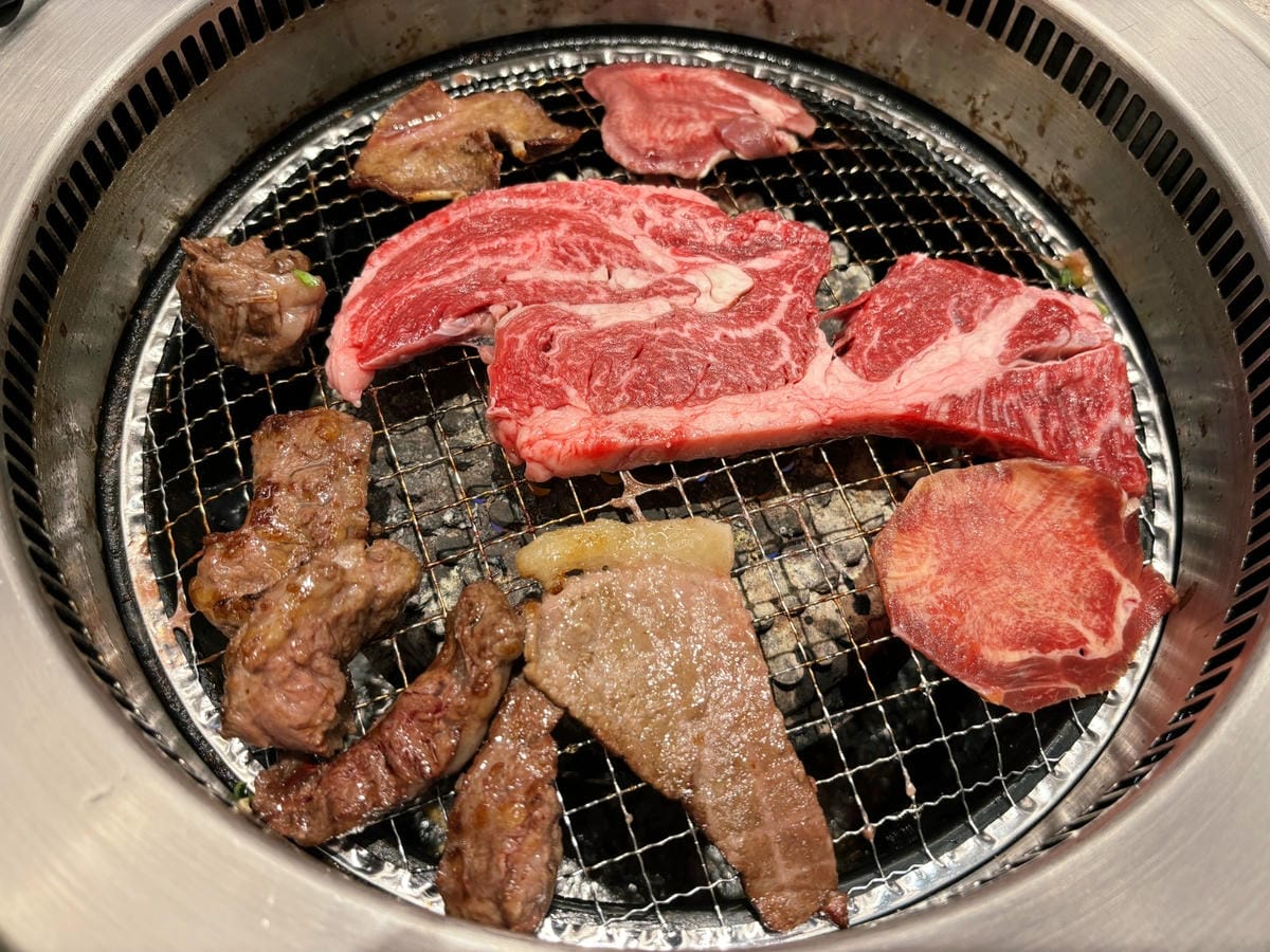高雄巨蛋「肉次方燒肉放題」大口吃肉時間到!! 高雄巨蛋「肉次方燒肉放題」大口吃肉時間到!!