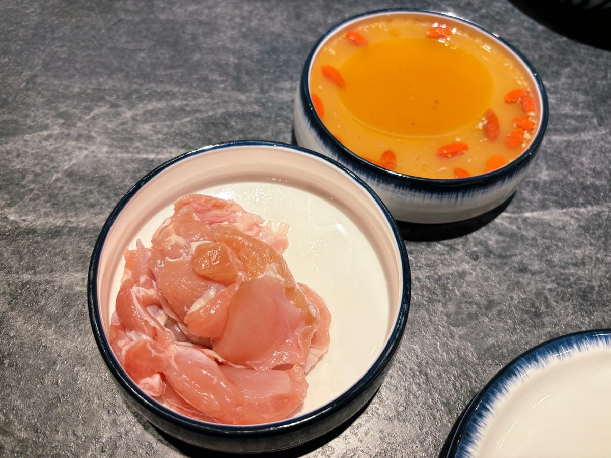 高雄巨蛋「尬鍋台式潮鍋」台式湯頭、蔬菜飲料自助吧!! 高雄巨蛋「尬鍋台式潮鍋」台式湯頭、蔬菜飲料自助吧!!
