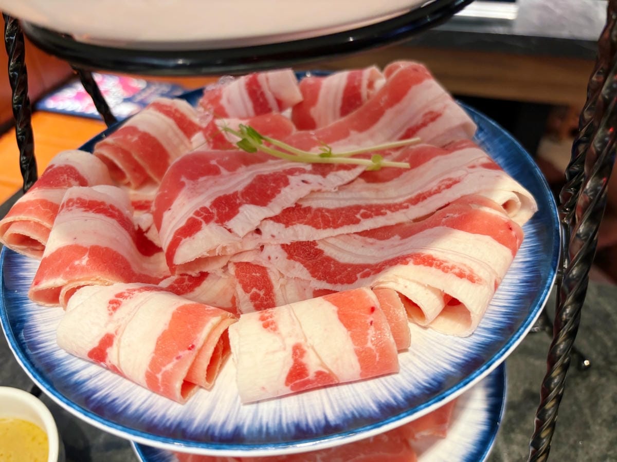 高雄巨蛋「尬鍋台式潮鍋」台式湯頭、蔬菜飲料自助吧!! 高雄巨蛋「尬鍋台式潮鍋」台式湯頭、蔬菜飲料自助吧!!