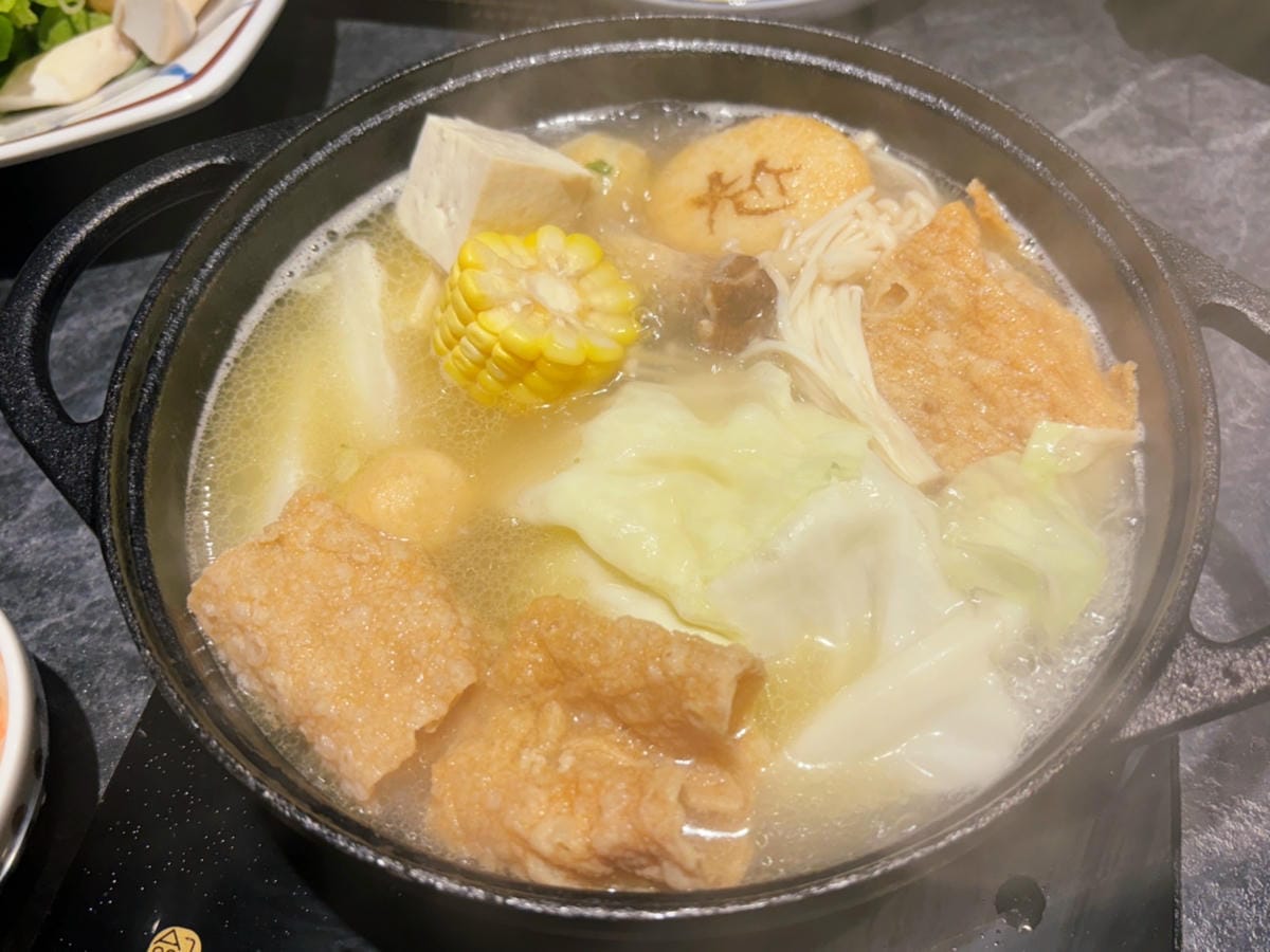 高雄巨蛋「尬鍋台式潮鍋」台式湯頭、蔬菜飲料自助吧!! 高雄巨蛋「尬鍋台式潮鍋」台式湯頭、蔬菜飲料自助吧!!
