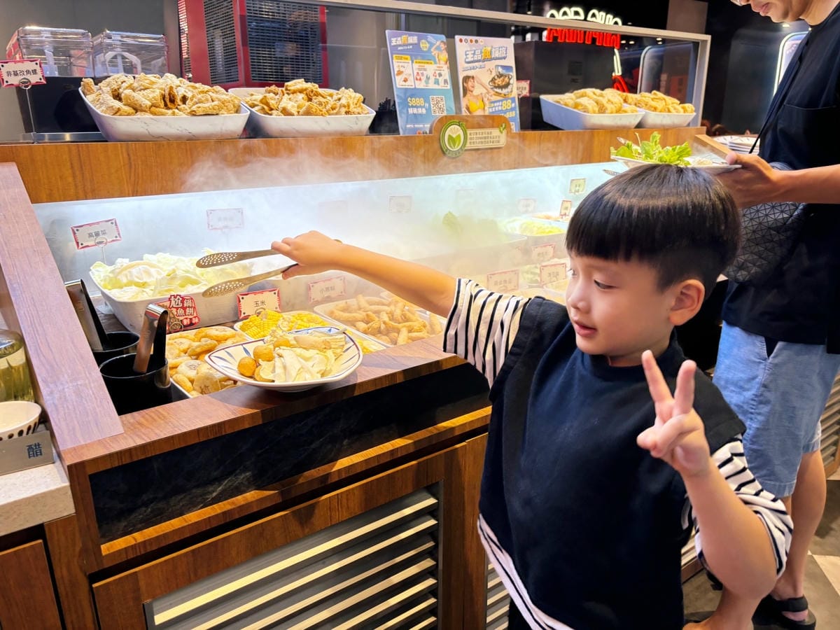 高雄巨蛋「尬鍋台式潮鍋」台式湯頭、蔬菜飲料自助吧!! 高雄巨蛋「尬鍋台式潮鍋」台式湯頭、蔬菜飲料自助吧!!