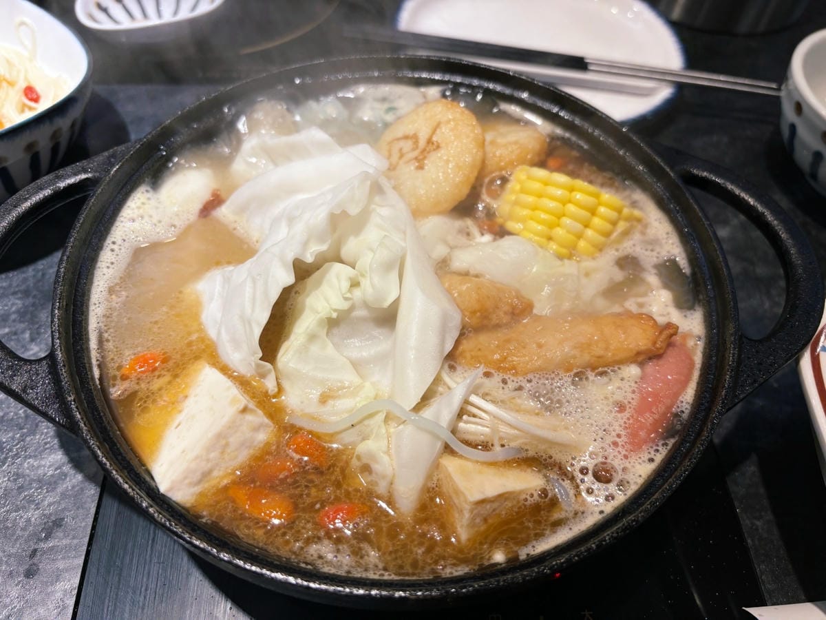 高雄巨蛋「尬鍋台式潮鍋」台式湯頭、蔬菜飲料自助吧!! 高雄巨蛋「尬鍋台式潮鍋」台式湯頭、蔬菜飲料自助吧!!