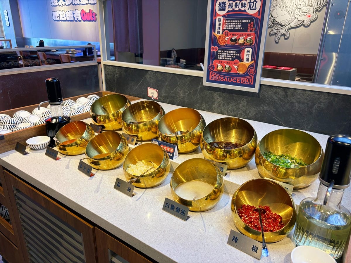 高雄巨蛋「尬鍋台式潮鍋」台式湯頭、蔬菜飲料自助吧!! 高雄巨蛋「尬鍋台式潮鍋」台式湯頭、蔬菜飲料自助吧!!