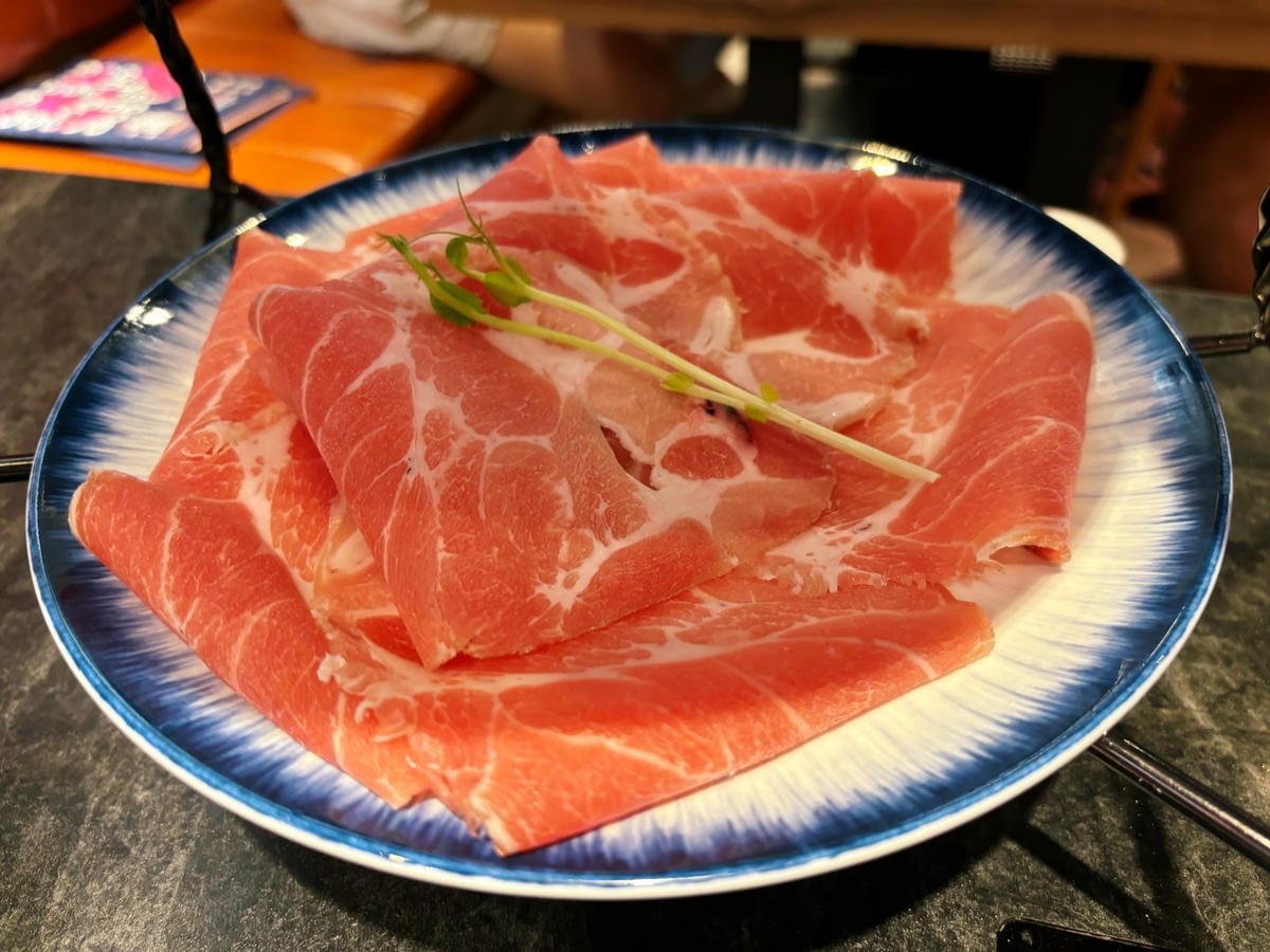 高雄巨蛋「尬鍋台式潮鍋」台式湯頭、蔬菜飲料自助吧!! 高雄巨蛋「尬鍋台式潮鍋」台式湯頭、蔬菜飲料自助吧!!