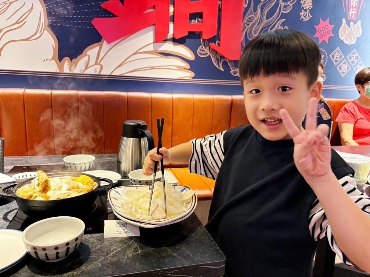 高雄巨蛋「尬鍋台式潮鍋」台式湯頭、蔬菜飲料自助吧!! 高雄巨蛋「尬鍋台式潮鍋」台式湯頭、蔬菜飲料自助吧!!