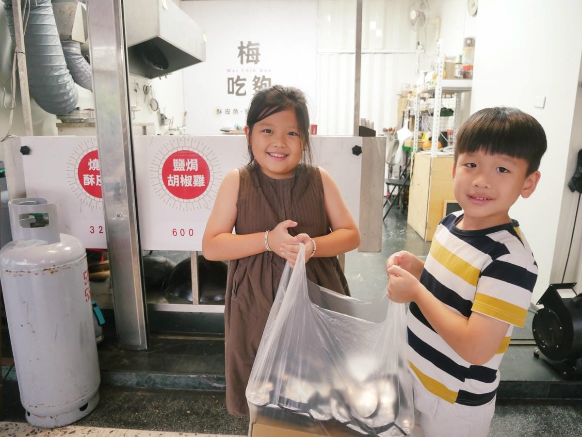 高雄鹽埕「梅吃夠鹽焗雞專門戶」全台首創梅子口味鹽焗雞!! 高雄鹽埕「梅吃夠鹽焗雞專門戶」全台首創梅子口味鹽焗雞!!