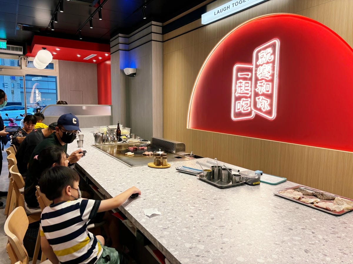 高雄巨蛋「就饗鐵板燒」王品旗下平價鐵板燒新選擇!! 高雄巨蛋「就饗鐵板燒」王品旗下平價鐵板燒新選擇!!