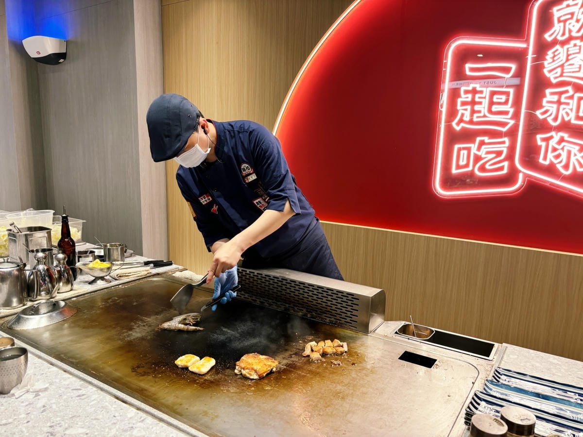 高雄巨蛋「就饗鐵板燒」王品旗下平價鐵板燒新選擇!! 高雄巨蛋「就饗鐵板燒」王品旗下平價鐵板燒新選擇!!