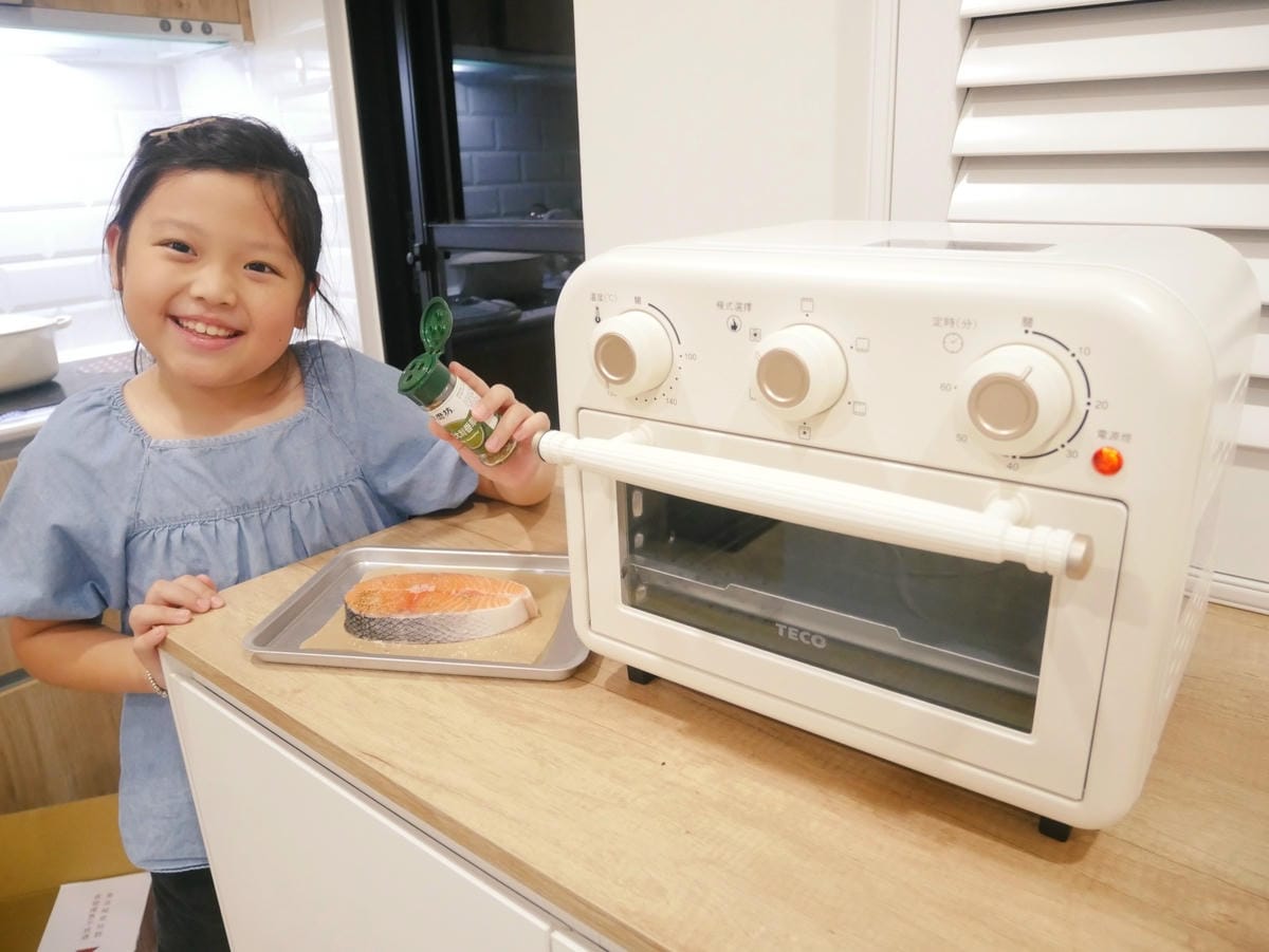 可愛牛奶色「東元10L氣炸烤箱YB1003CB」親子料理~~ 可愛牛奶色「東元10L氣炸烤箱YB1003CB」親子料理~~