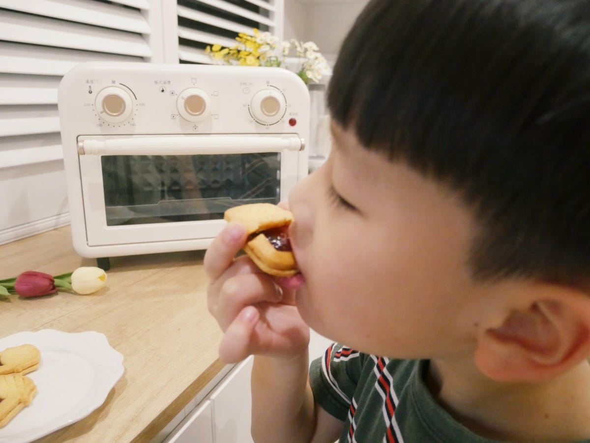可愛牛奶色「東元10L氣炸烤箱YB1003CB」親子料理~~ 可愛牛奶色「東元10L氣炸烤箱YB1003CB」親子料理~~