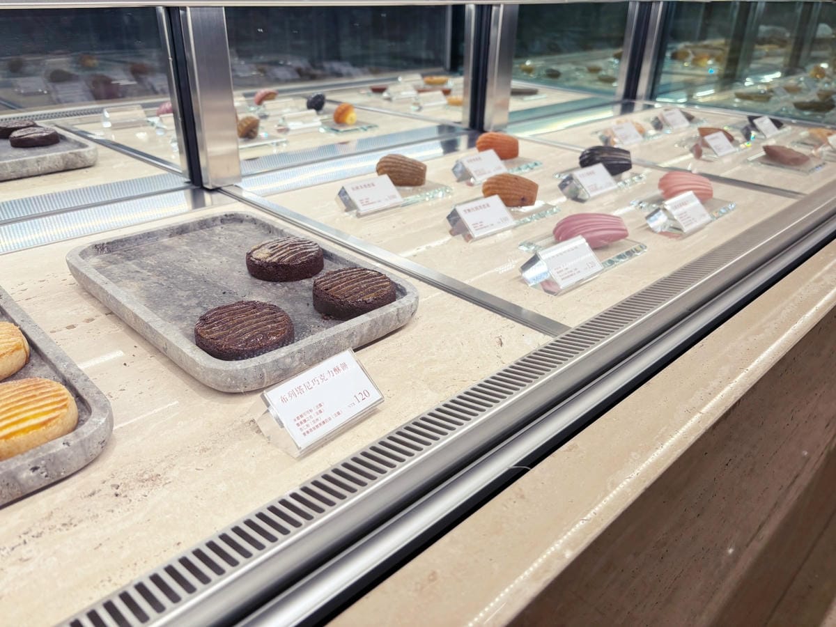 高雄巨蛋「94 Cafe」開到凌晨的法式甜點店!! 高雄巨蛋「94 Cafe」開到凌晨的法式甜點店!!