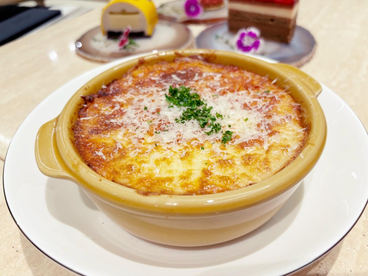 高雄巨蛋「94 Cafe」開到凌晨的法式甜點店!! 高雄巨蛋「94 Cafe」開到凌晨的法式甜點店!!