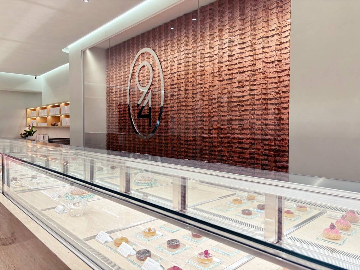 高雄巨蛋「94 Cafe」開到凌晨的法式甜點店!! 高雄巨蛋「94 Cafe」開到凌晨的法式甜點店!!