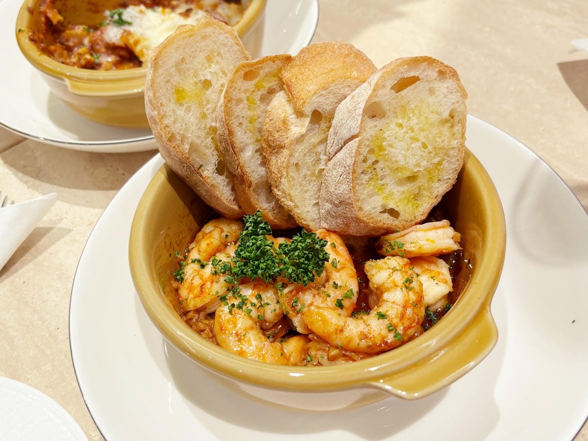 高雄巨蛋「94 Cafe」開到凌晨的法式甜點店!! 高雄巨蛋「94 Cafe」開到凌晨的法式甜點店!!