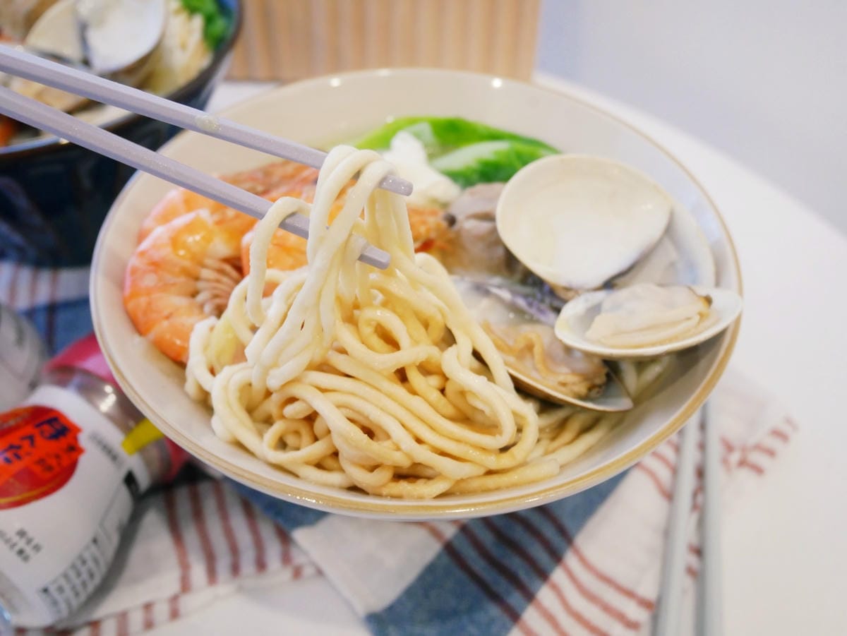 「烹大師」方便做「鍋燒海鮮意麵」鰹魚湯頭鮮甜、簡單好上手!! 「烹大師」方便做「鍋燒海鮮意麵」鰹魚湯頭鮮甜、簡單好上手!!