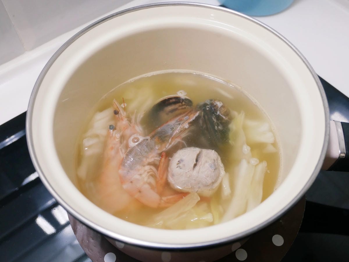 「烹大師」方便做「鍋燒海鮮意麵」鰹魚湯頭鮮甜、簡單好上手!! 「烹大師」方便做「鍋燒海鮮意麵」鰹魚湯頭鮮甜、簡單好上手!!