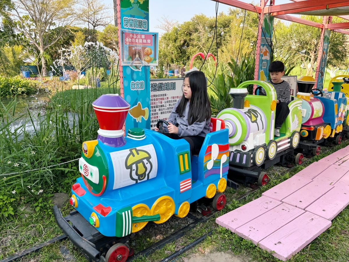 雲林斗六「鵝媽媽鵝童樂園」免門票、必坐可愛旋轉天鵝 ♪ 雲林斗六「鵝媽媽鵝童樂園」免門票、必坐可愛旋轉天鵝 ♪