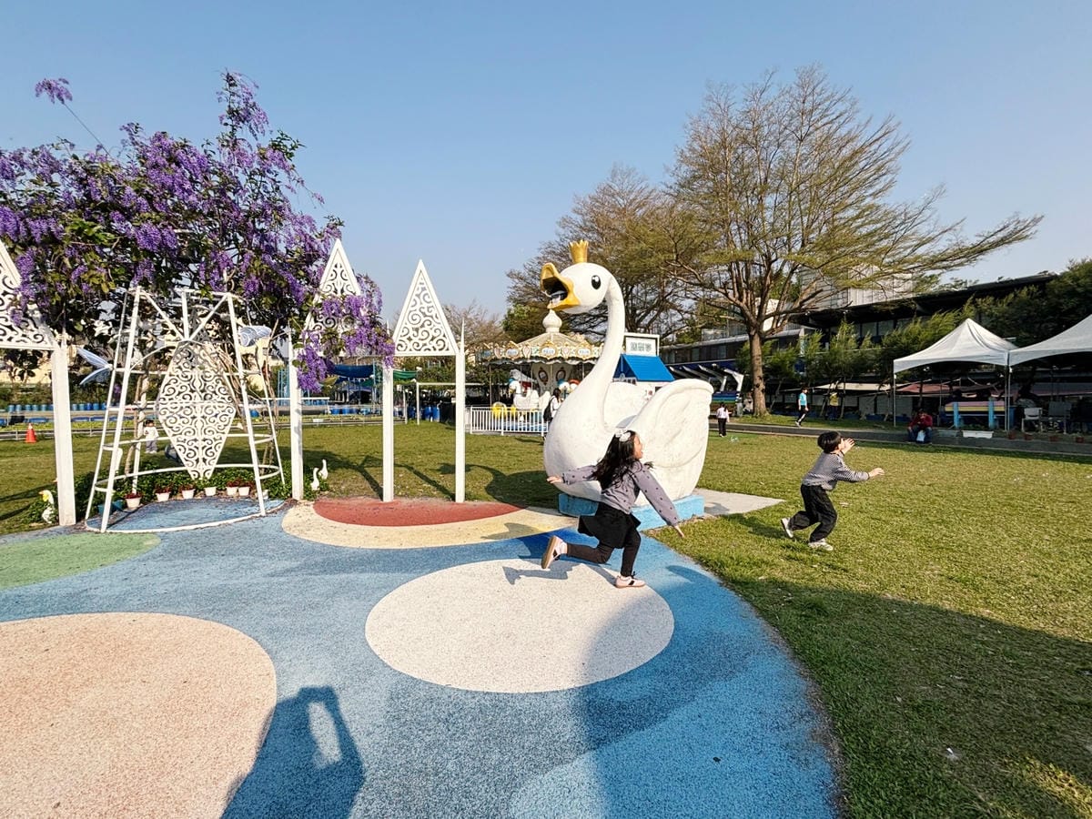 雲林斗六「鵝媽媽鵝童樂園」免門票、必坐可愛旋轉天鵝 ♪ 雲林斗六「鵝媽媽鵝童樂園」免門票、必坐可愛旋轉天鵝 ♪