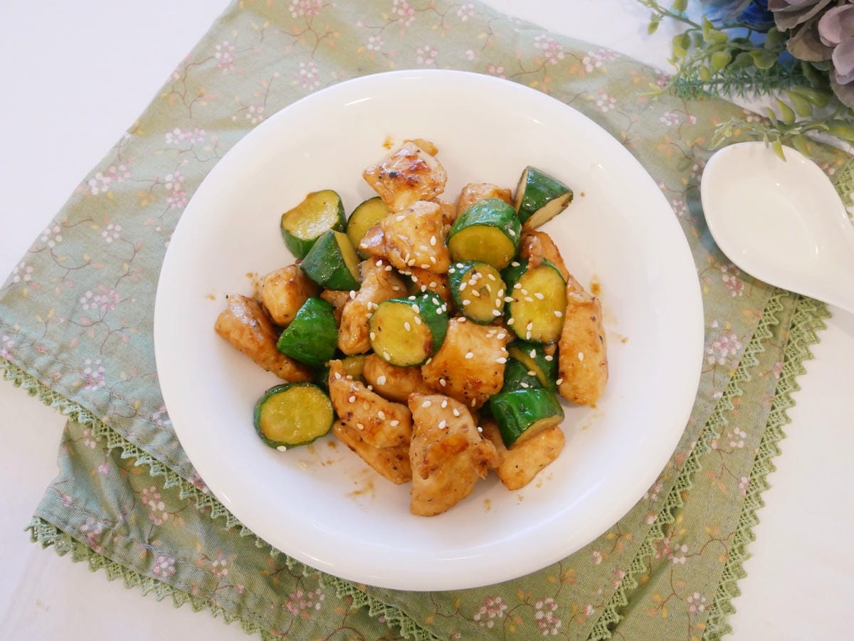 [My Little Kitchen] 簡單做「小黃瓜炒雞丁