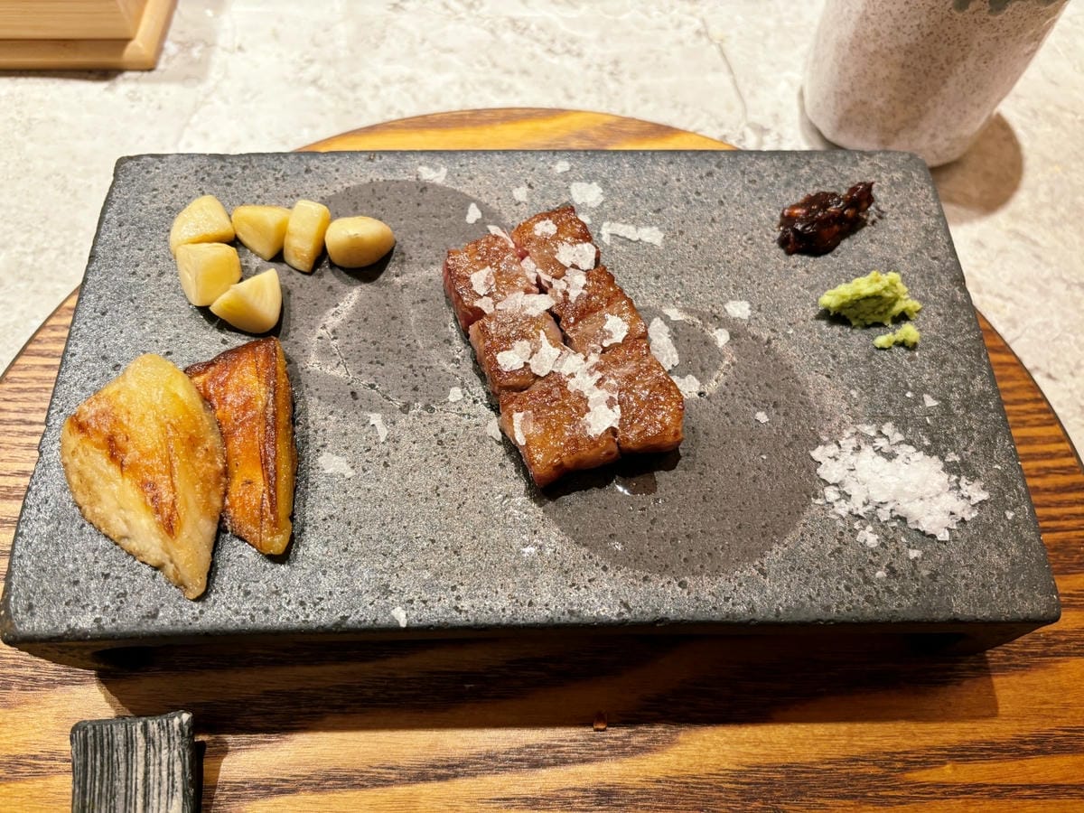 高雄鼓山「初魚鐵板燒美術店」無菜單鐵板燒料理。 高雄鼓山「初魚鐵板燒美術店」無菜單鐵板燒料理。
