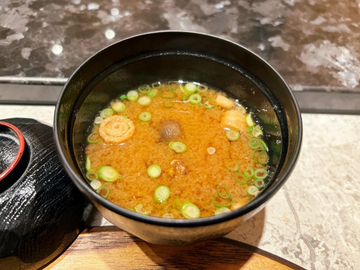 高雄鼓山「初魚鐵板燒美術店」無菜單鐵板燒料理。 高雄鼓山「初魚鐵板燒美術店」無菜單鐵板燒料理。