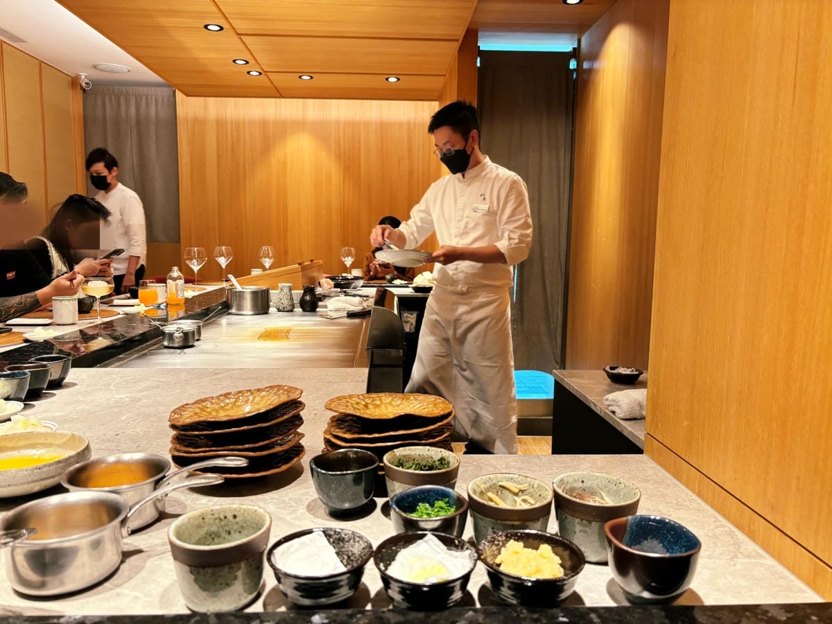 高雄鼓山「初魚鐵板燒美術店」無菜單鐵板燒料理。 高雄鼓山「初魚鐵板燒美術店」無菜單鐵板燒料理。