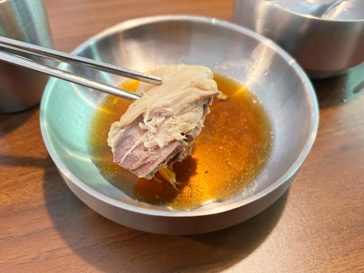 高雄美術館「廣藏一隻雞」溫潤湯頭、喝了暖心頭♡ 高雄美術館「廣藏一隻雞」溫潤湯頭、喝了暖心頭♡
