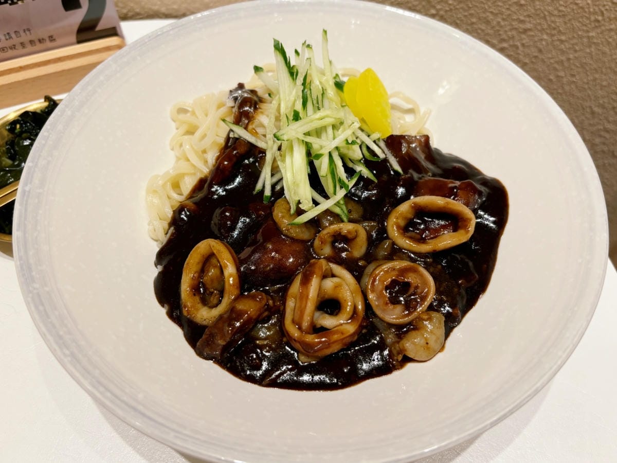 高雄巨蛋「The 劉-韓式炸醬麵專賣店」炒碼麵也好吃!! 高雄巨蛋「The 劉-韓式炸醬麵專賣店」炒碼麵也好吃!!