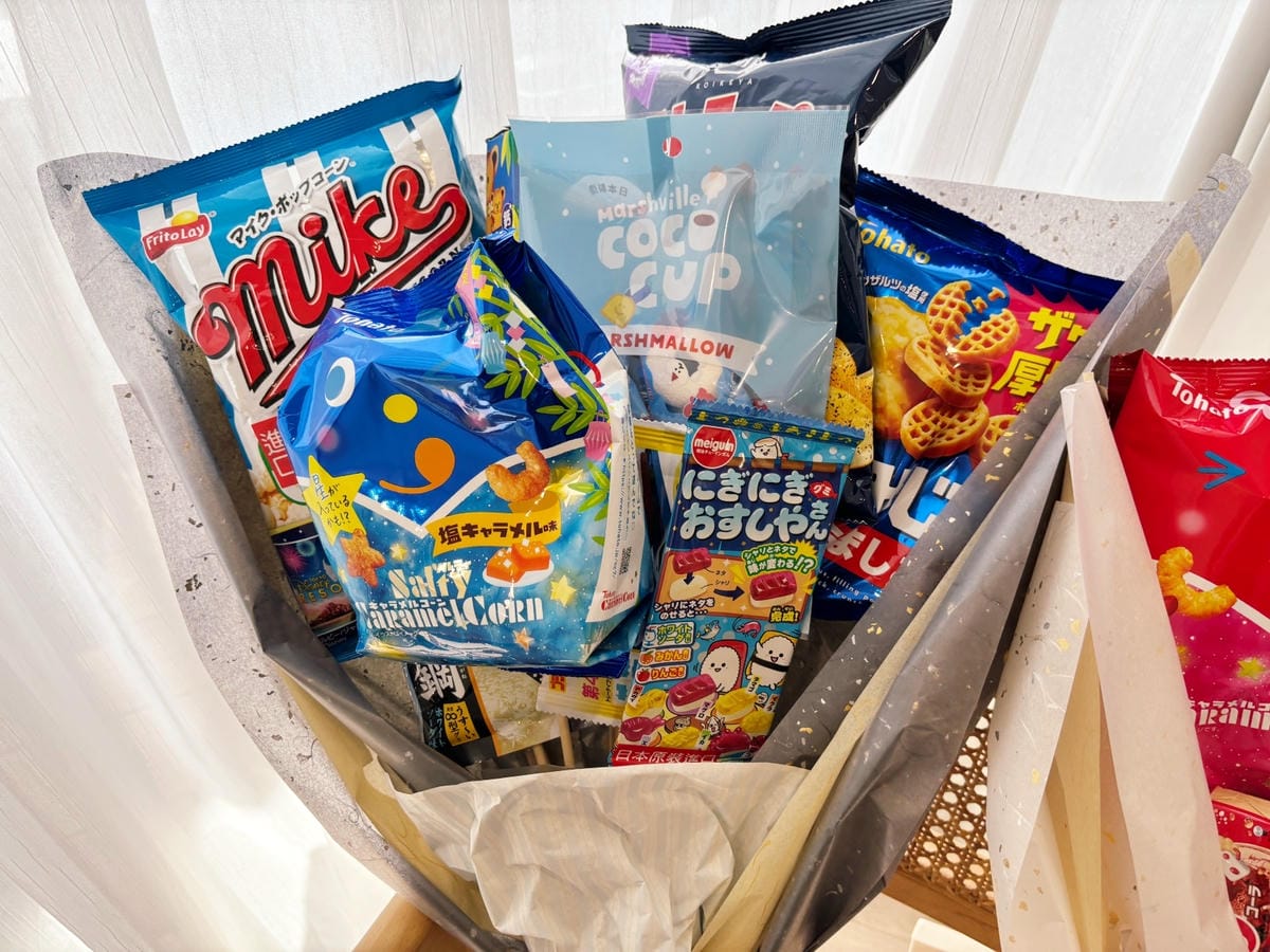 人生第一個畢業典禮花束「自製餅乾零食花束」小孩無法抗拒啊!! 人生第一個畢業典禮花束「自製餅乾零食花束」小孩無法抗拒啊!!