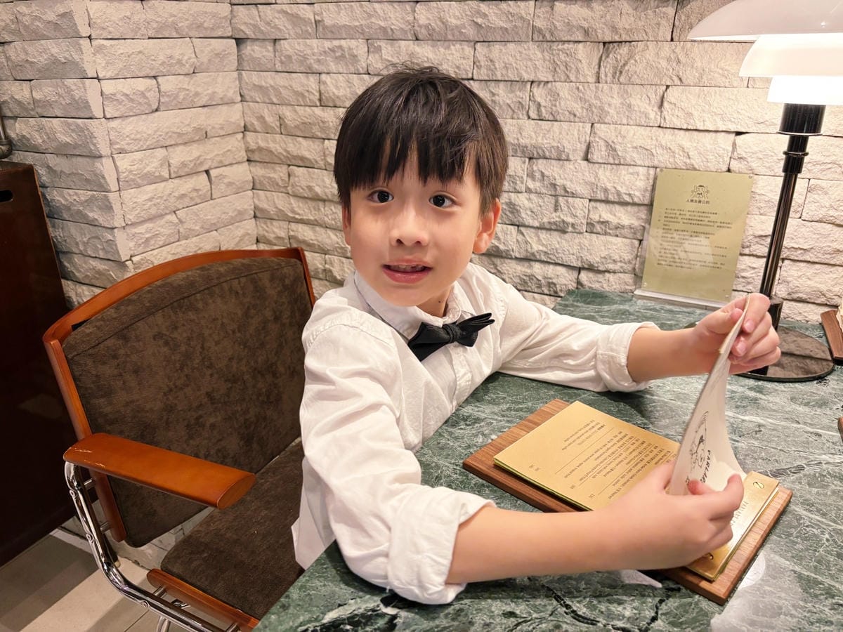 高雄鳳山「Parlare Coffee」暖木色調咖啡館。 高雄鳳山「Parlare Coffee」暖木色調咖啡館。