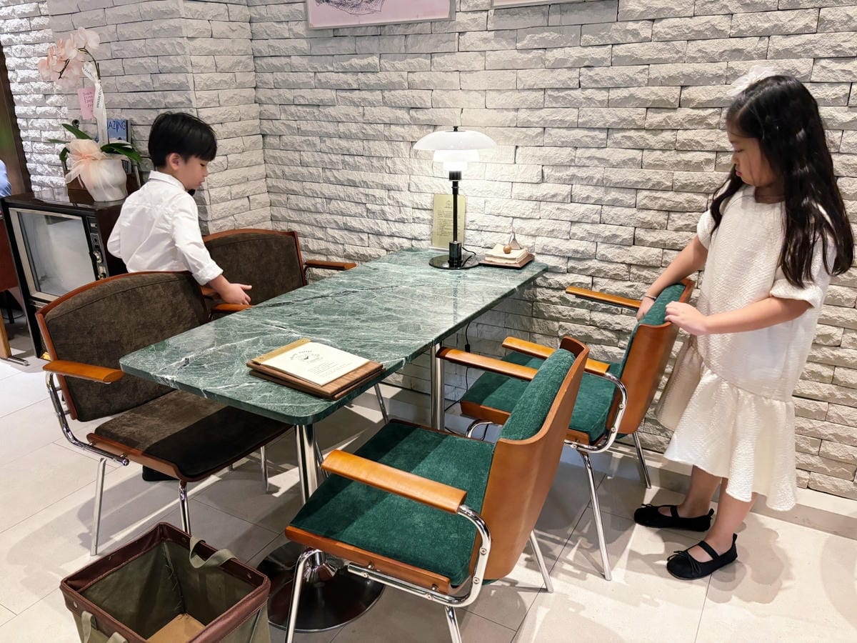 高雄鳳山「Parlare Coffee」暖木色調咖啡館。 高雄鳳山「Parlare Coffee」暖木色調咖啡館。