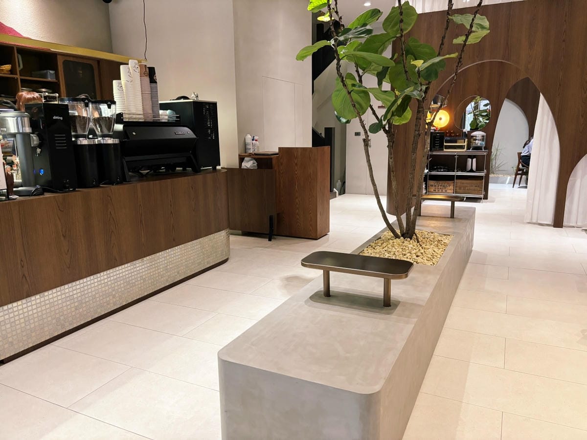 高雄鳳山「Parlare Coffee」暖木色調咖啡館。 高雄鳳山「Parlare Coffee」暖木色調咖啡館。
