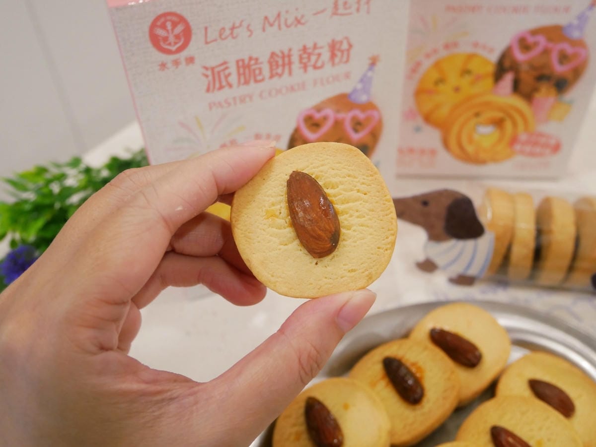 水手牌派脆餅乾粉「臘腸狗杏仁餅乾」免模具、簡單做!! 水手牌派脆餅乾粉「臘腸狗杏仁餅乾」免模具、簡單做!!