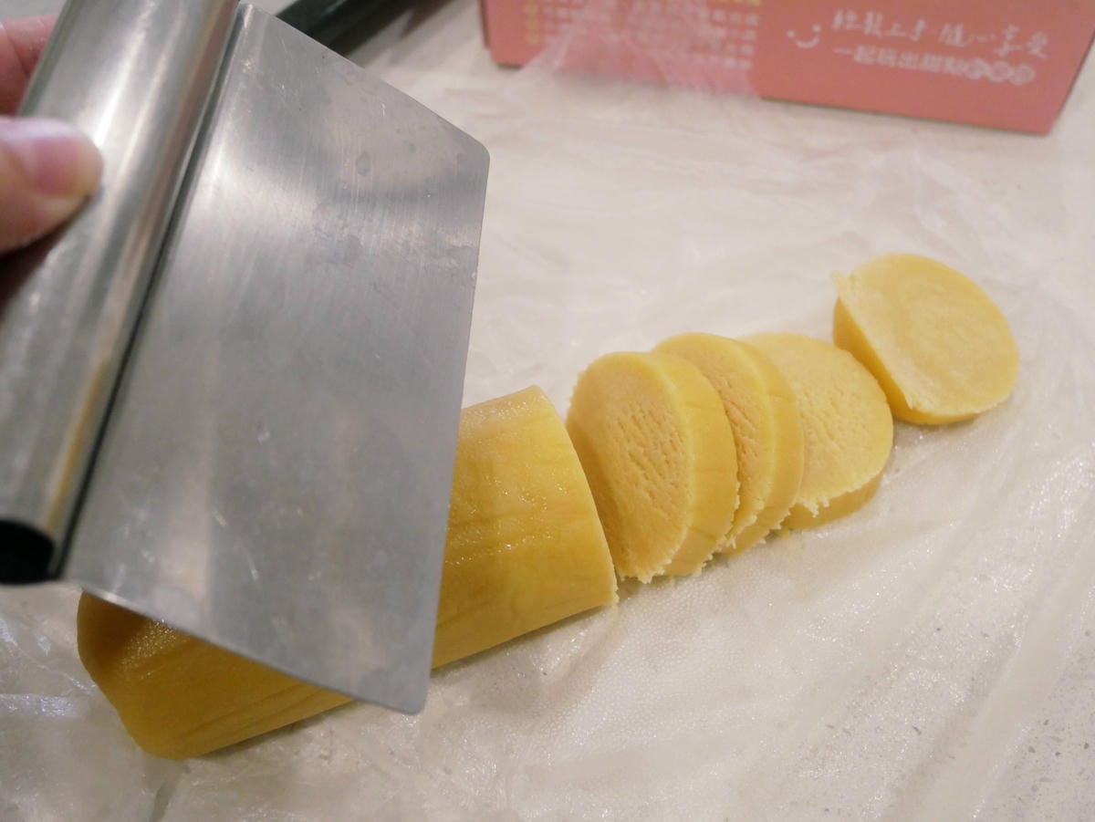水手牌派脆餅乾粉「臘腸狗杏仁餅乾」免模具、簡單做!! 水手牌派脆餅乾粉「臘腸狗杏仁餅乾」免模具、簡單做!!