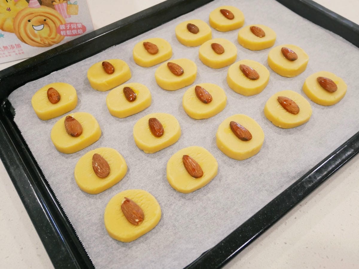 水手牌派脆餅乾粉「臘腸狗杏仁餅乾」免模具、簡單做!! 水手牌派脆餅乾粉「臘腸狗杏仁餅乾」免模具、簡單做!!