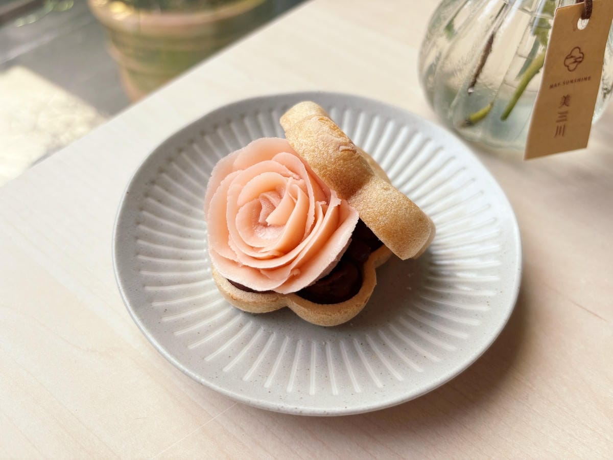 高雄左營「美三川甜品茶屋.花藝設計」超美的花朵最中餅♡ 高雄左營「美三川甜品茶屋.花藝設計」超美的花朵最中餅♡